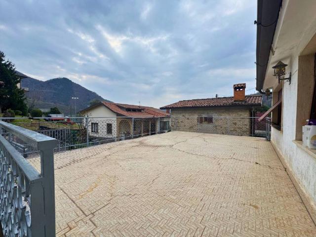 Appartamento in vendita a Adrara San Martino, Lombardia