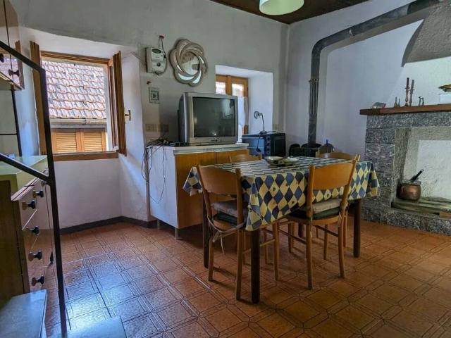 Appartamento in vendita a Vignone, Agra