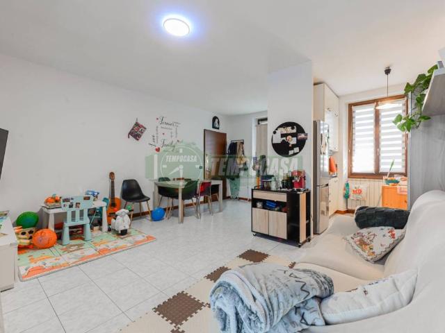 Appartamento in vendita a Aicurzio, Lombardia