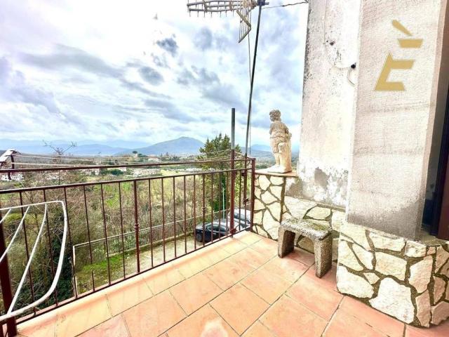 Appartamento in vendita a Ailano, Campania