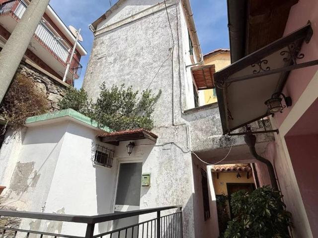 Villa Indipendente in vendita a Moglio, Alassio