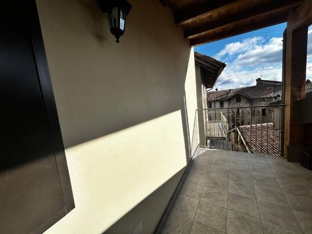 Appartamento in vendita a Albavilla, Lombardia