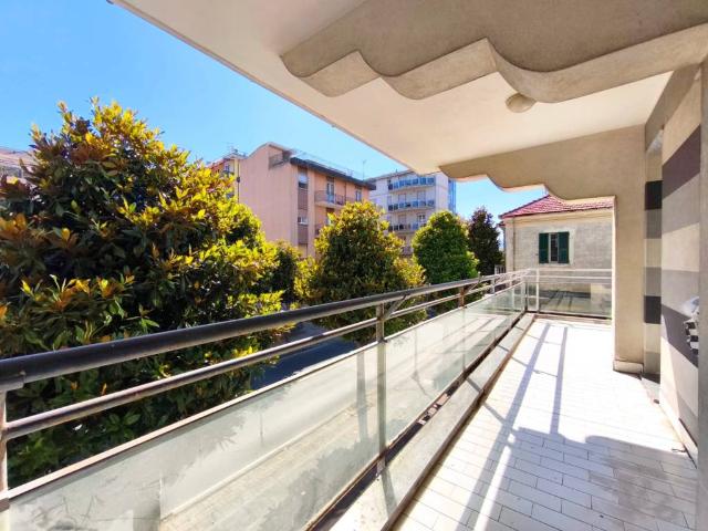 Appartamento in vendita a Albenga, Liguria