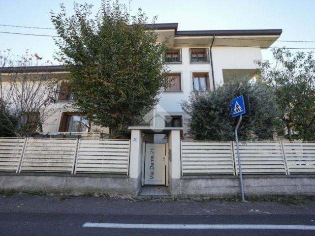 Appartamento in vendita a Albiate, Monza e della Brianza