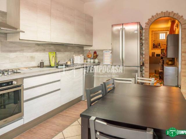 Appartamento in vendita a Albiate, Lombardia