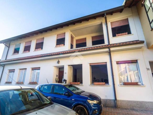 Appartamento in vendita a Albiate, Lombardia
