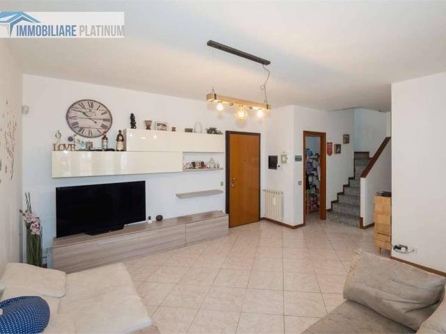 Appartamento in vendita a Albiate, Lombardia