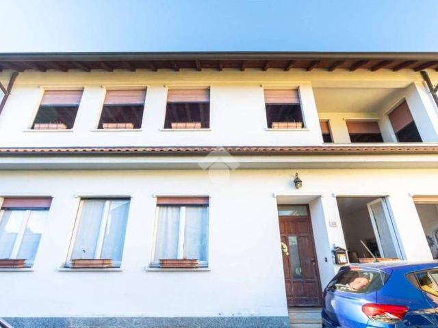 Appartamento in vendita a Albiate, Lombardia