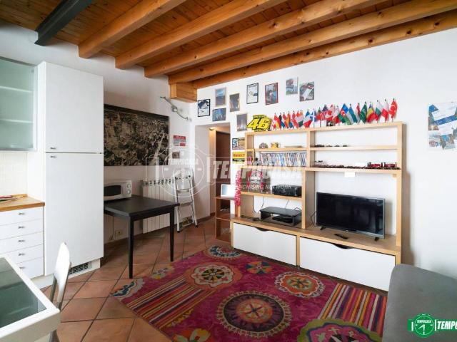 Appartamento in vendita a Albiate, Lombardia