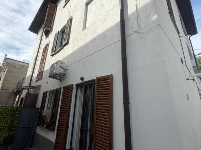 Appartamento in vendita a Albiate, Lombardia