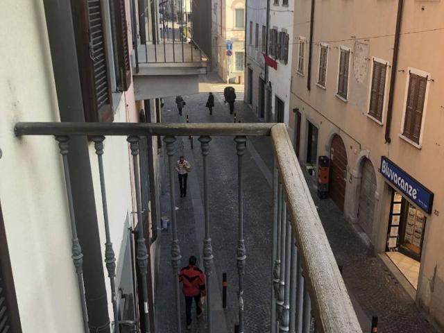 Appartamento in vendita a Desenzano al Serio, Albino