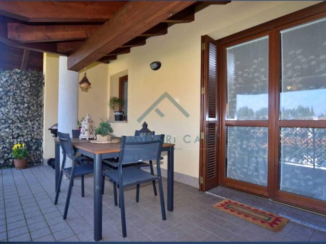 Appartamento in vendita a Albizzate, Lombardia