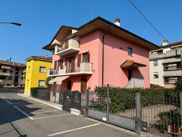 Appartamento in vendita a Almè, Lombardia