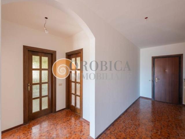 Appartamento in vendita a Almenno San Bartolomeo, Lombardia