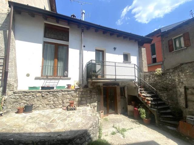 Appartamento in vendita a Scaria, Como