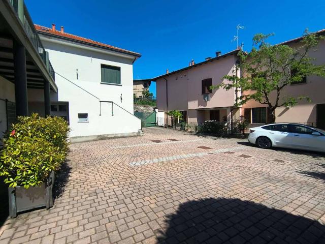 Appartamento in vendita a Alzate Brianza, Lombardia