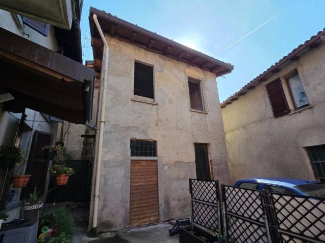 Appartamento in vendita a Alzate Brianza, Lombardia