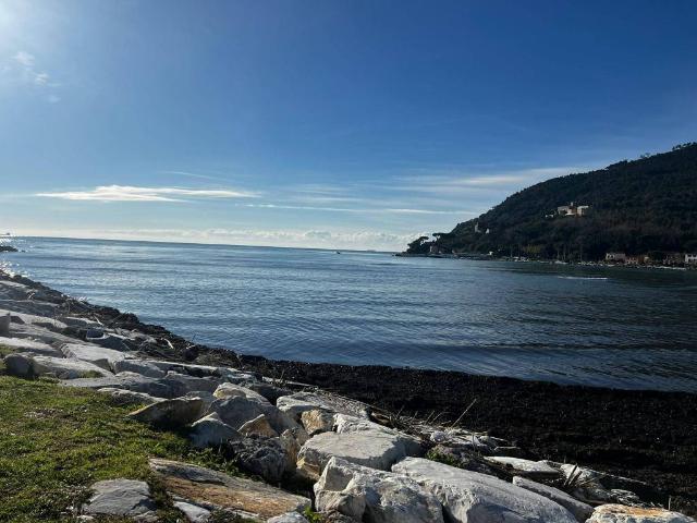 Appartamento in vendita a Ameglia, La Spezia