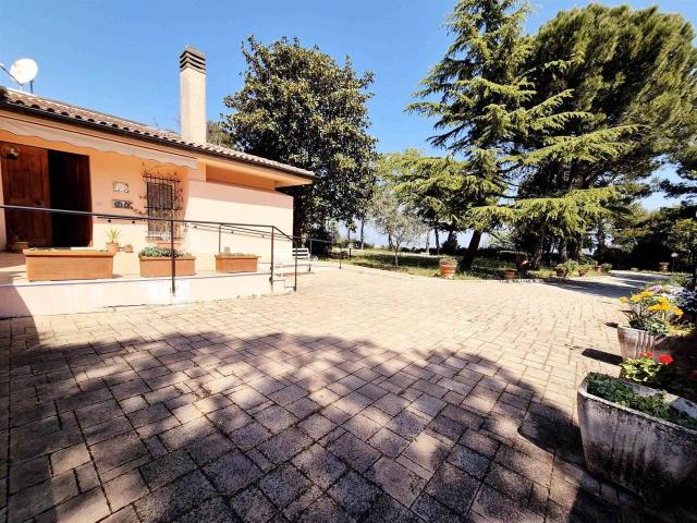 Villa Indipendente in vendita a Baraccola Ovest, Marche