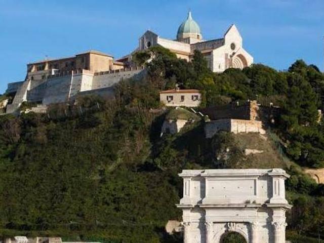 Appartamento in vendita a Le Grazie, Ancona
