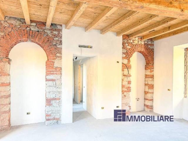 Appartamento in vendita a Angera, Lombardia