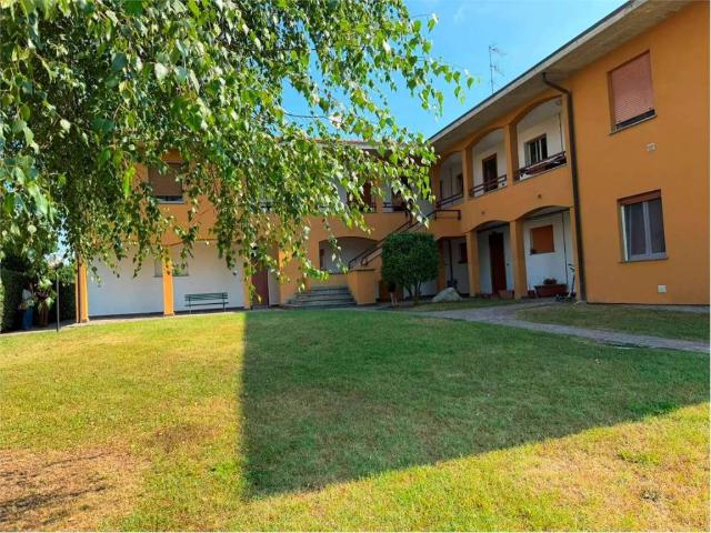 Appartamento in vendita a Angera, Lombardia