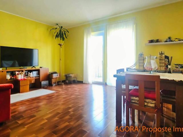 Appartamento in vendita a Angera, Varese