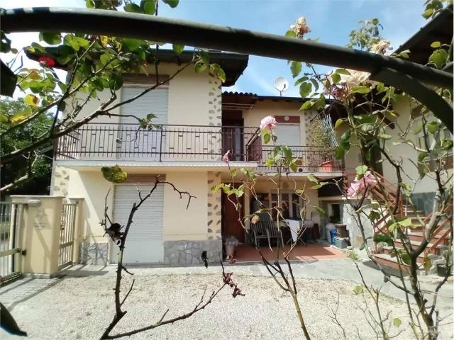 Appartamento in vendita a Angera, Lombardia