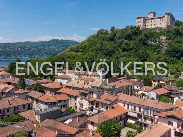 Appartamento in vendita a Angera, Lombardia