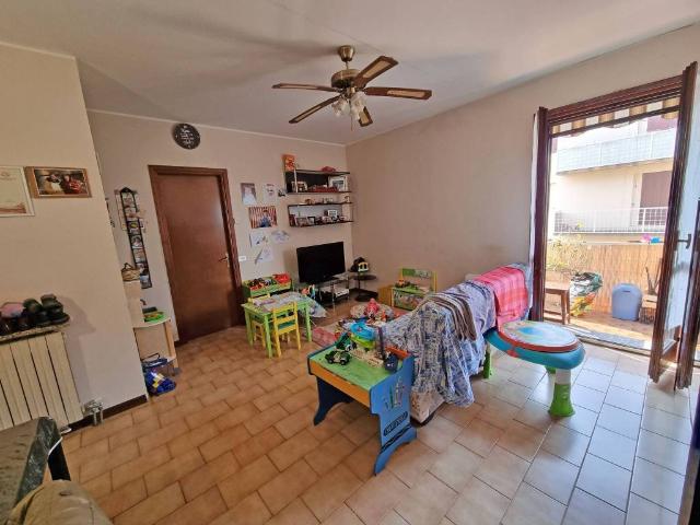 Appartamento in vendita a Angera, Varese