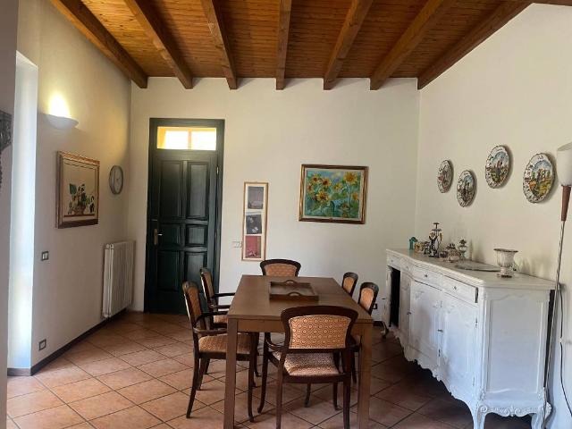 Appartamento in vendita a Angera, Lombardia