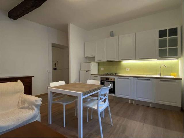 Appartamento in vendita a Angera, Lombardia
