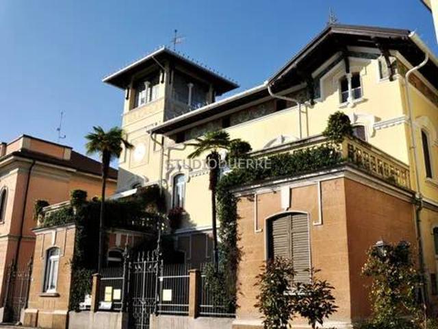 Appartamento in vendita a Angera, Lombardia