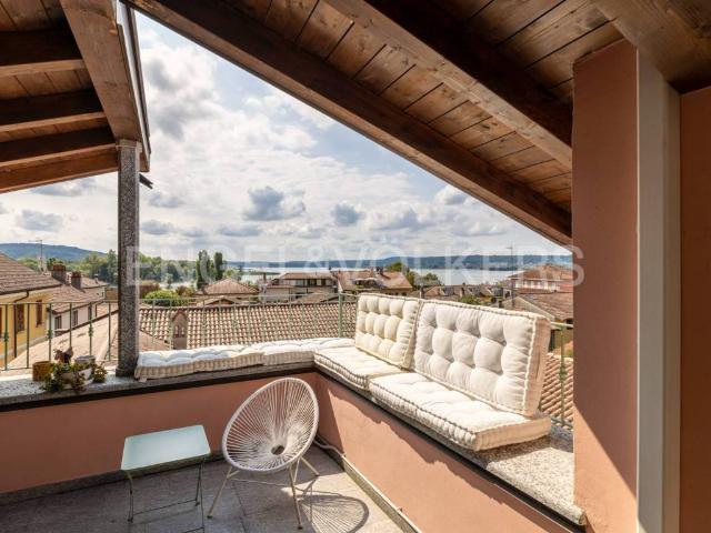 Appartamento in vendita a Angera, Lombardia