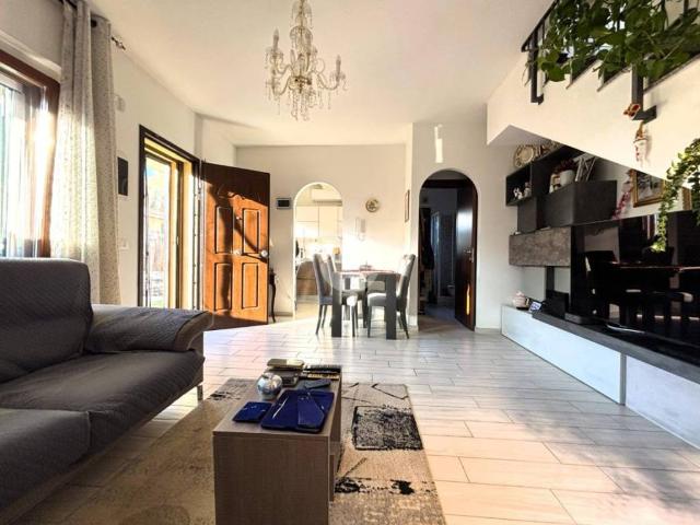 Villa Schiera in vendita a Villa Claudia, Roma Capitale