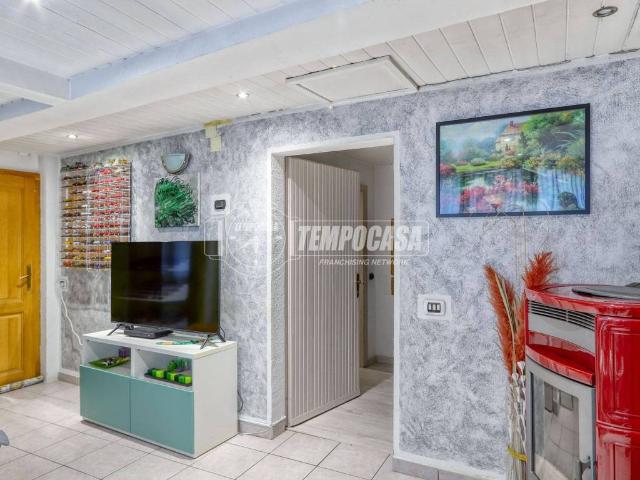 Appartamento in vendita a Arcisate, Varese