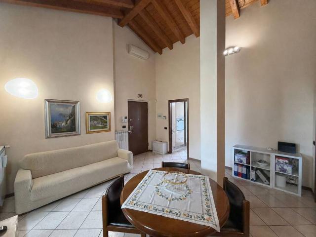 Appartamento in vendita a Arcore, Lombardia