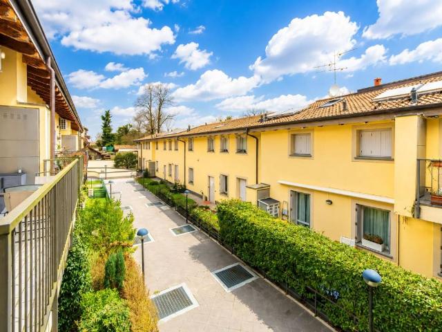 Appartamento in vendita a Lesmo, Lombardia