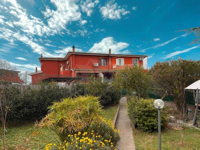 Appartamento in vendita a Montagnano, Roma Capitale