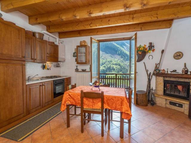 Appartamento in vendita a Ardesio, Lombardia