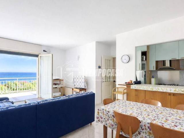 Appartamento in vendita a Pineta di Arenzano, Arenzano
