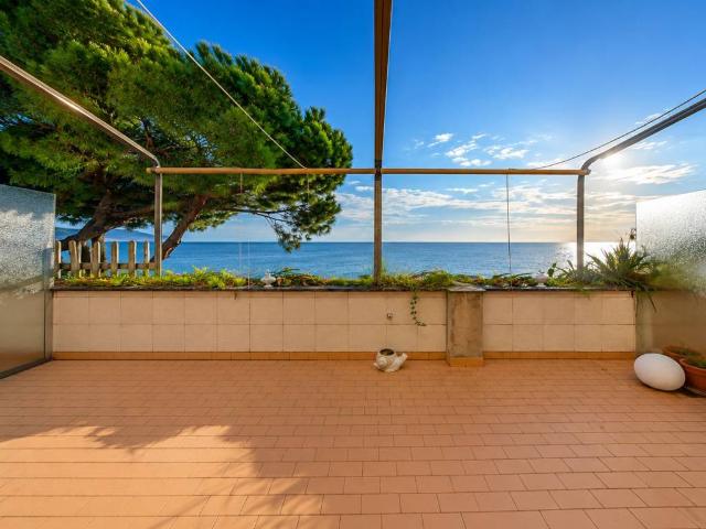 Appartamento in vendita a Pineta di Arenzano, Arenzano