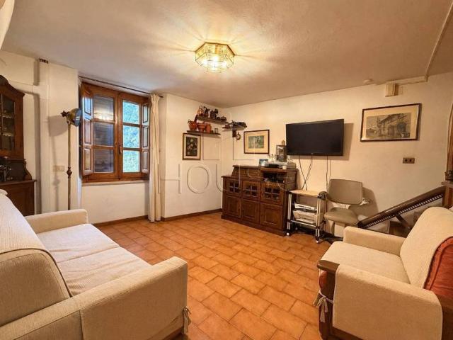 Villa Indipendente in vendita a Colle di Santa Maria, Palazzo Del Pero