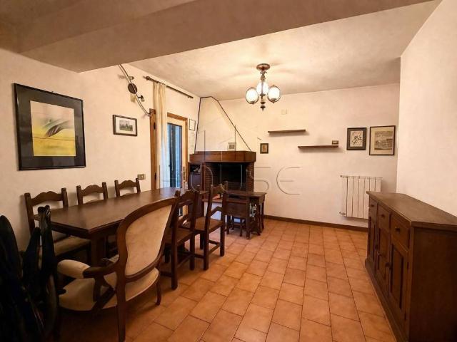 Villa Indipendente in vendita a Colle di Santa Maria, Palazzo Del Pero