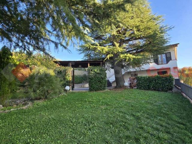 Villa Indipendente in vendita a Sant'Andrea a Pigli, Palazzo Del Pero