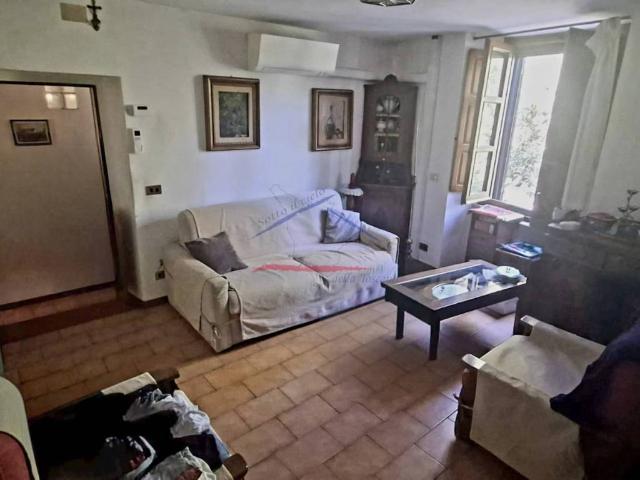 Appartamento in vendita a Colle di Santa Maria, Palazzo Del Pero