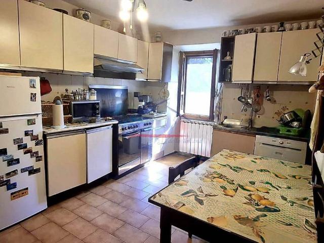 Appartamento in vendita a Colle di Santa Maria, Palazzo Del Pero
