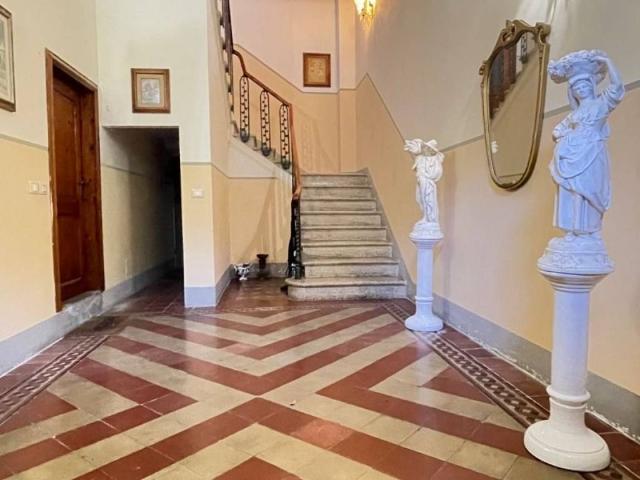 Appartamento in vendita a Colle di Santa Maria, Palazzo Del Pero