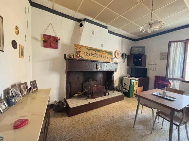 Appartamento in vendita a Palazzo Del Pero, Toscana