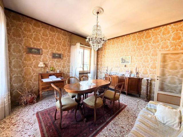 Appartamento in vendita a Colle di Santa Maria, Palazzo Del Pero